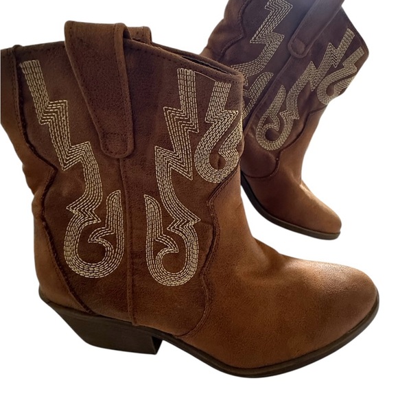Rampage Shoes - RAMPAGE Brown Cowboy Boots - Women's Size 7